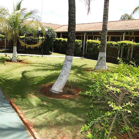 Hotel Pousada Vale Do Sol Em Pompéia Exteriör bild