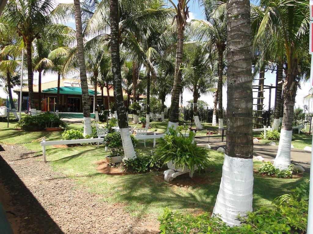 Hotel Pousada Vale Do Sol Em Pompéia Exteriör bild