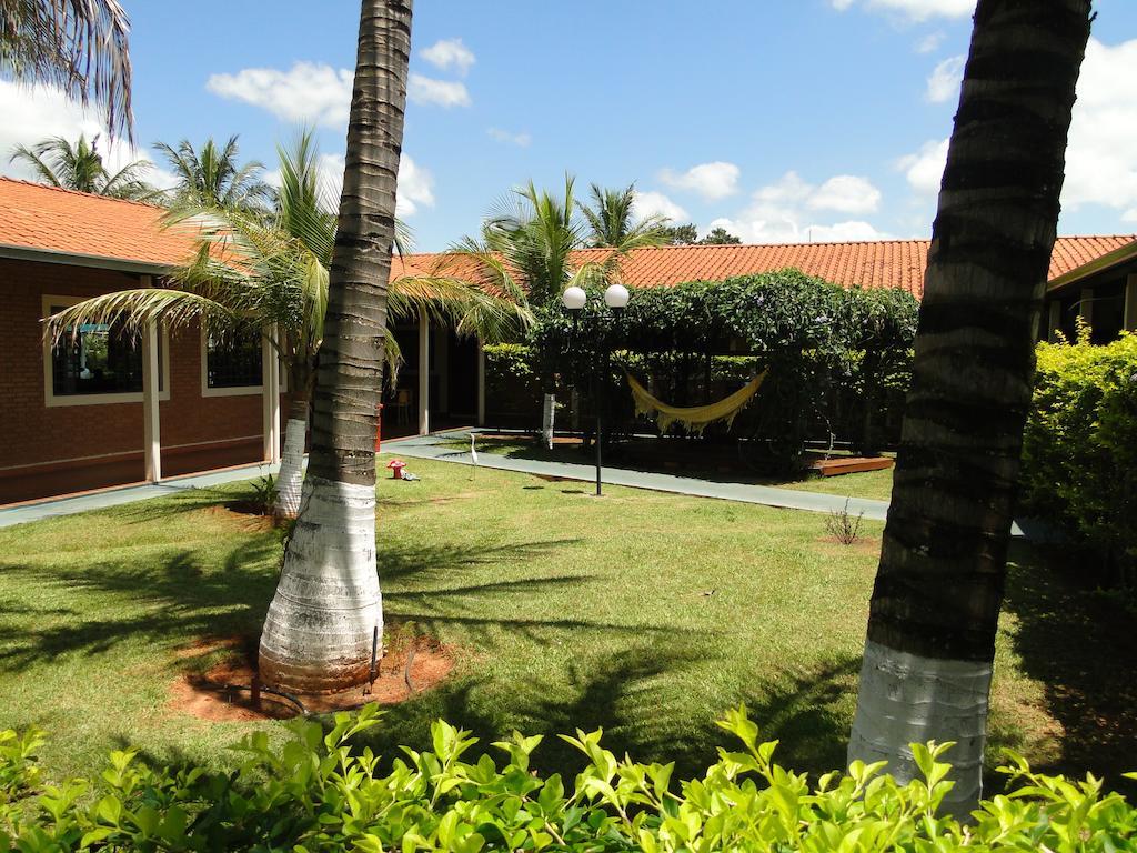 Hotel Pousada Vale Do Sol Em Pompéia Exteriör bild